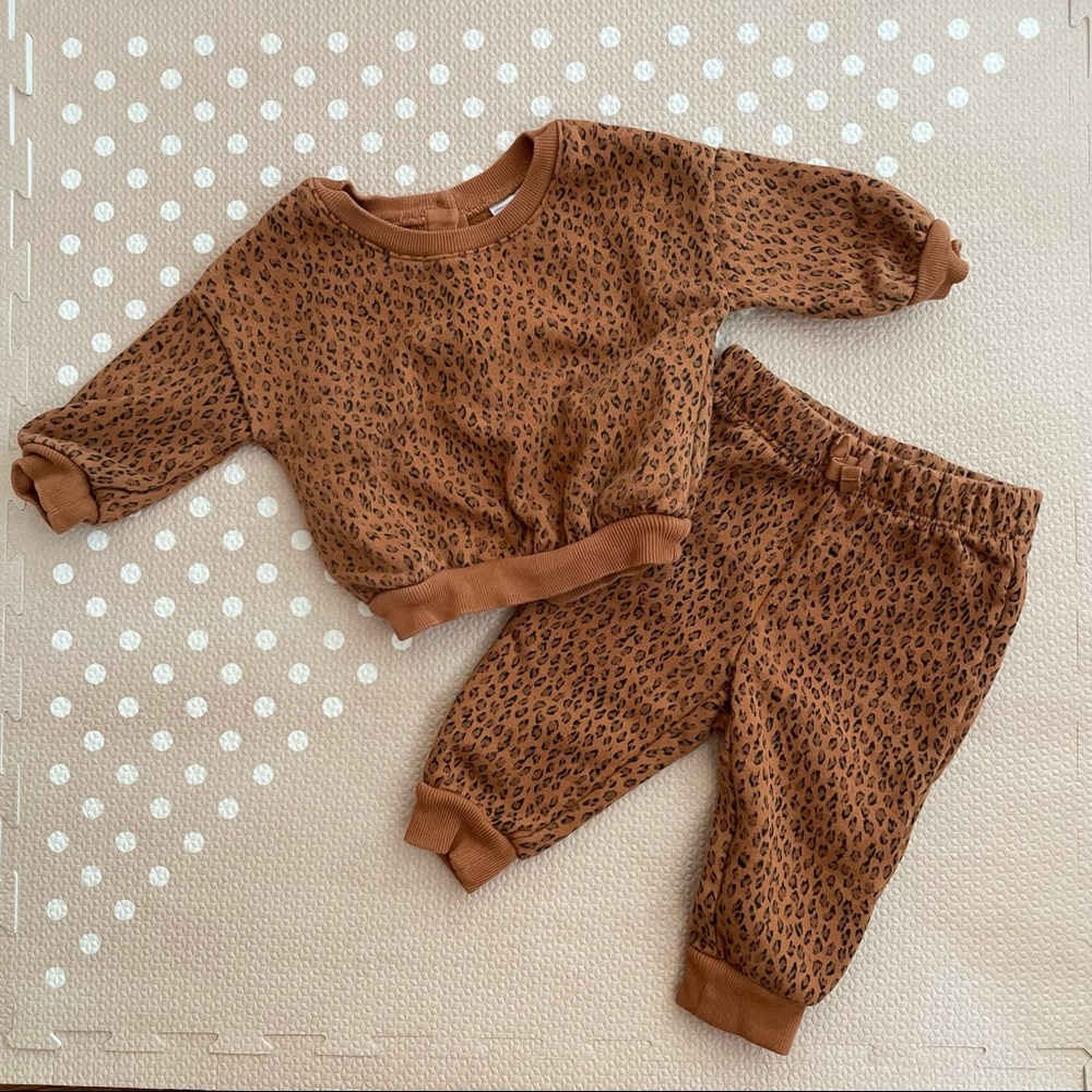 Baby gap animal print matching sweatshirt/sweatpant set.